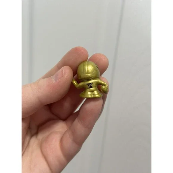 NFL TeenyMates 2025 Series 13 Rare Patrick Mahomes (Gold) 1 In 512 Packs - Picture 2 of 5